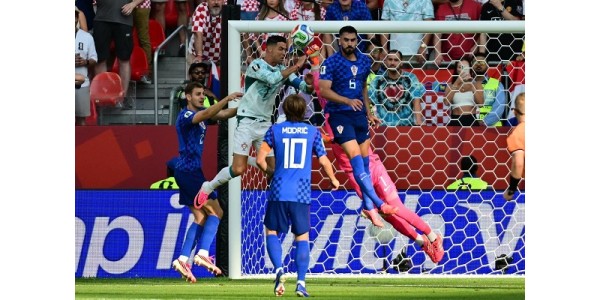 Kroatia putosi Portugalista 1-2 Kroatia putosi Portugalista 1-2